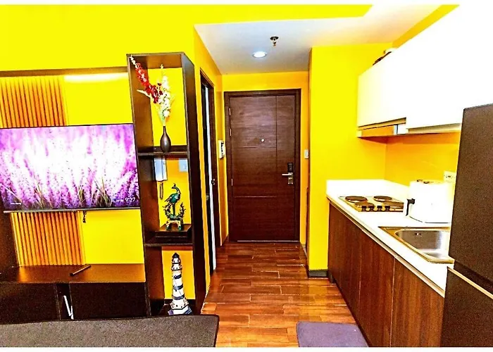 2 Bedroom Yellow Luxury 5549 Makati 300mb Swim Apartment