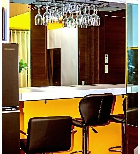 2 Bedroom Yellow Luxury 5549 Makati 300mb Swim Manila