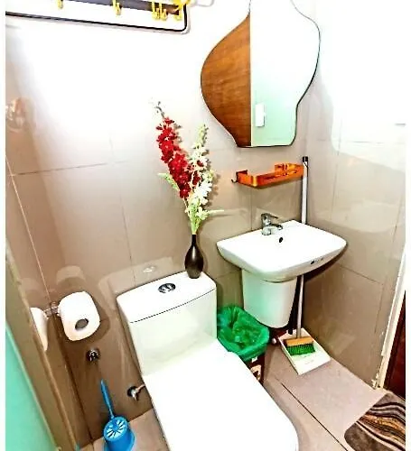 2 Bedroom Yellow Luxury 5549 Makati 300mb Swim Apartment
