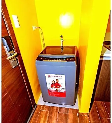 2 Bedroom Yellow Luxury 5549 Makati 300mb Swim