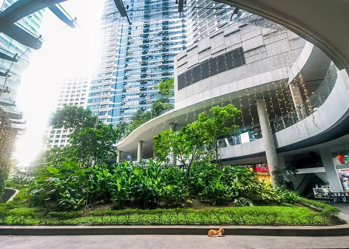2 Bedroom Yellow Luxury 5549 Makati 300mb Swim Apartment *