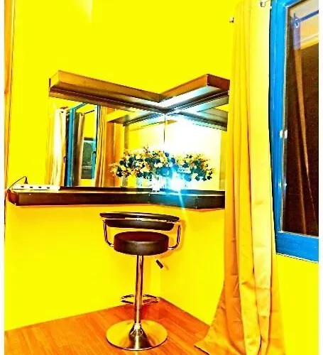 2 Bedroom Yellow Luxury 5549 Makati 300mb Swim Apartment
