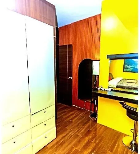 2 Bedroom Yellow Luxury 5549 Makati 300mb Swim Apartment *