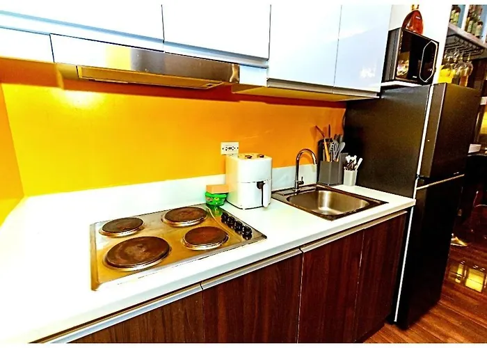 Apartment 2 Bedroom Yellow Luxury 5549 Makati 300mb Swim