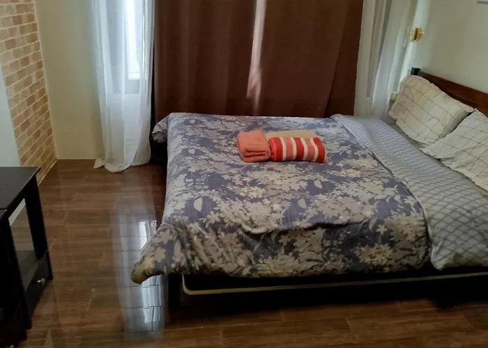 2 Bedroom Yellow Luxury 5549 Makati 300mb Swim *