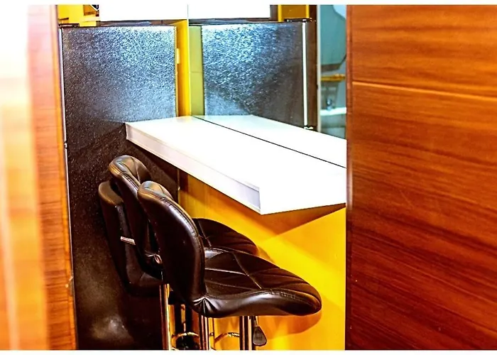 2 Bedroom Yellow Luxury 5549 Makati 300mb Swim Apartment Manila