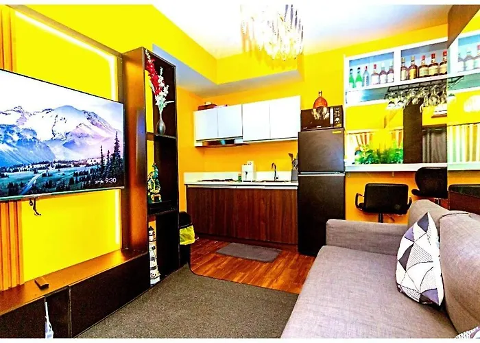 2 Bedroom Yellow Luxury 5549 Makati 300mb Swim Apartment *