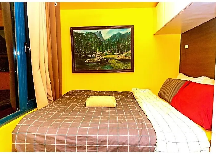 Apartment 2 Bedroom Yellow Luxury 5549 Makati 300mb Swim *