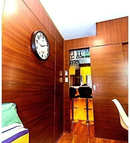 2 Bedroom Yellow Luxury 5549 Makati 300mb Swim Manila