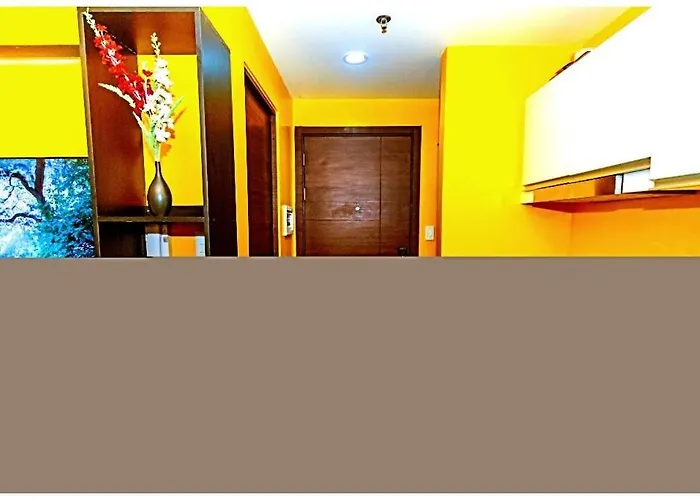 Apartment 2 Bedroom Yellow Luxury 5549 Makati 300mb Swim *
