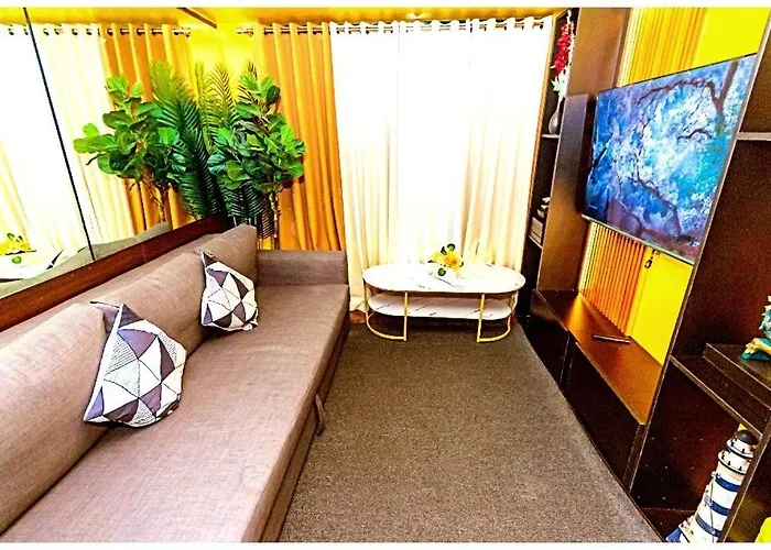 2 Bedroom Yellow Luxury 5549 Makati 300mb Swim Apartment