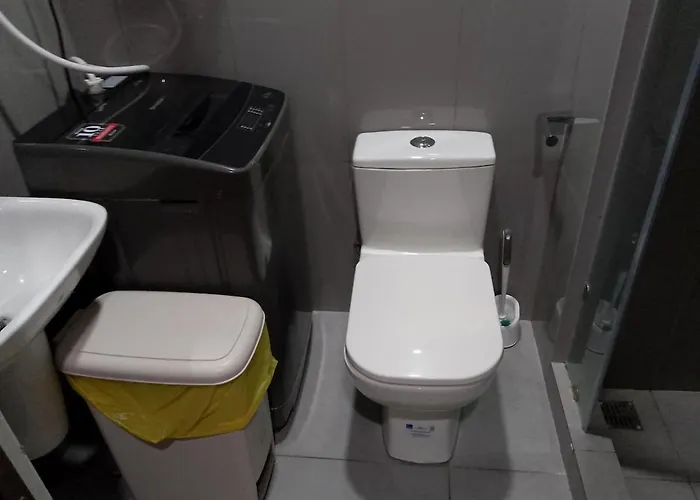 2 Bedroom Yellow Luxury 5549 Makati 300mb Swim *