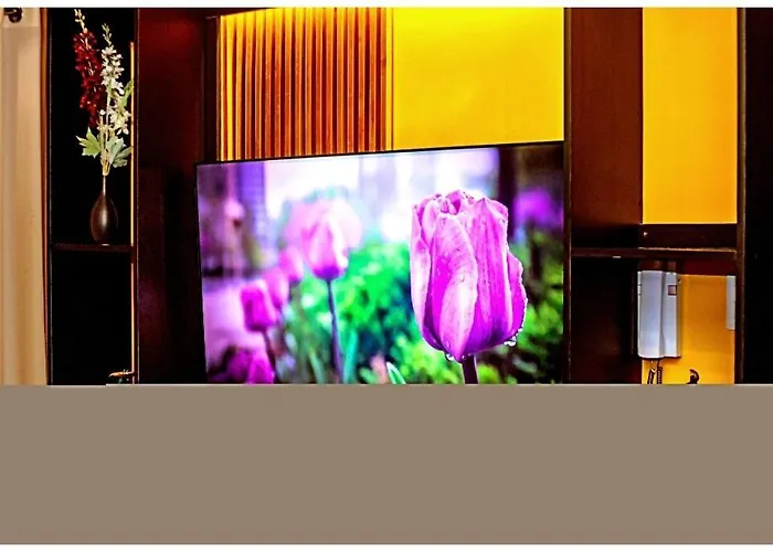 2 Bedroom Yellow Luxury 5549 Makati 300mb Swim * Manila