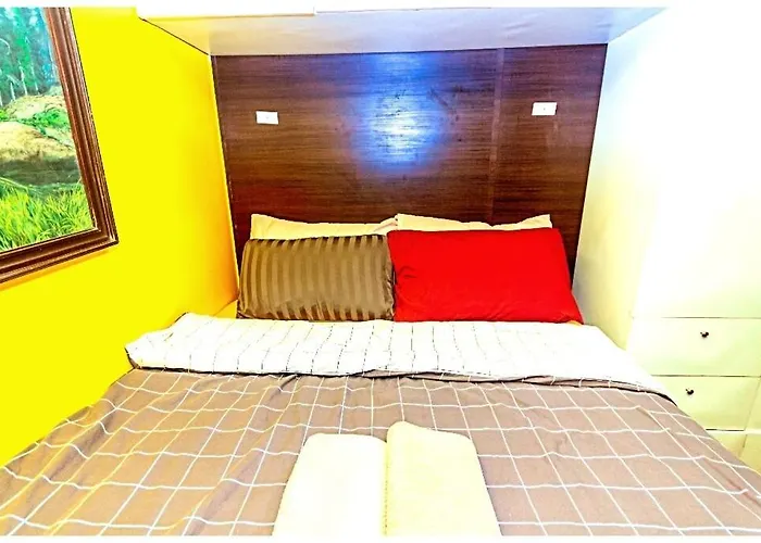 2 Bedroom Yellow Luxury 5549 Makati 300mb Swim