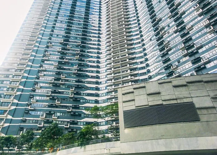2 Bedroom Yellow Luxury 5549 Makati 300mb Swim Apartment *